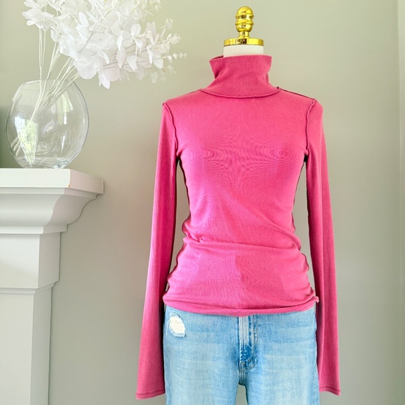 Free People Slim Ribbed Turtleneck in Berry, Sz M - Picture 3 of 8